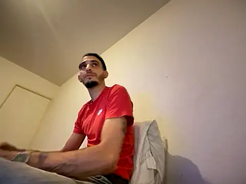 Snapshot of Rebeu313 chatting on December 4, 2025, 2:21 am Rebeu313 online show from December 4, 2025, 2:21 am