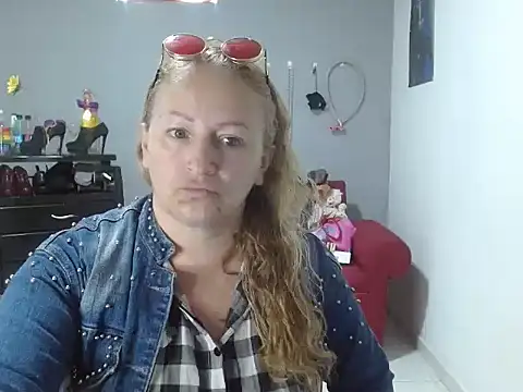 emperabigbootybigass online show from February 13, 2025, 12:43 pm