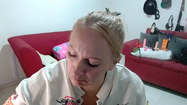 emperabigbootybigass online show from February 18, 2026, 12:23 pm