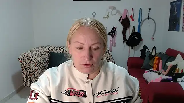 emperabigbootybigass online show from March 31, 2026, 12:27 pm