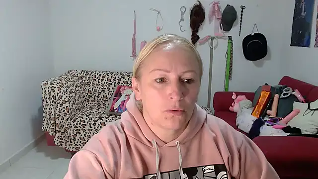 emperabigbootybigass online show from April 16, 2026, 12:28 pm