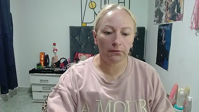 emperabigbootybigass online show from May 15, 2026, 12:23 pm