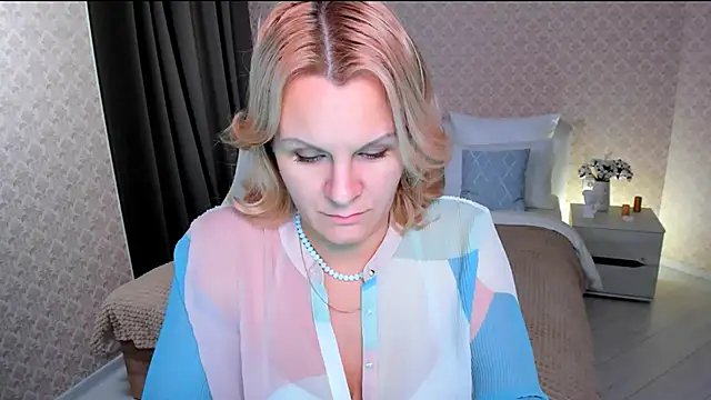 Louisa Bay online show from December 13, 2024, 2:38 pm