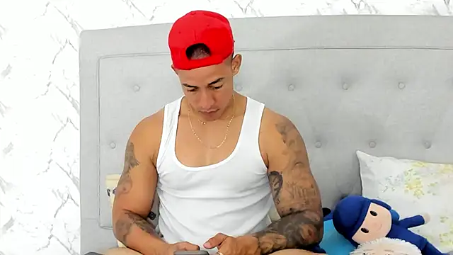 luigiferrara online show from February 15, 2025, 2:15 am