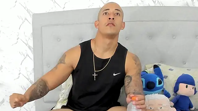 luigiferrara online show from February 18, 2025, 10:03 pm