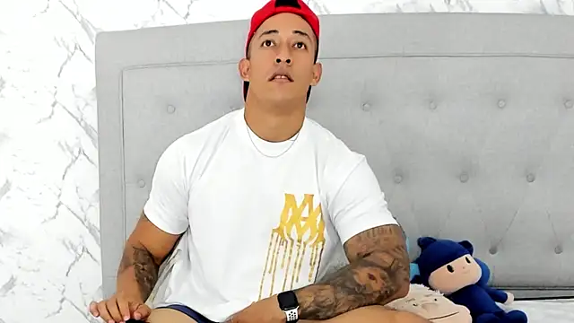 luigiferrara online show from March 22, 2025, 9:10 pm