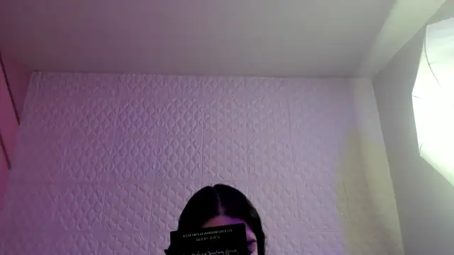 Violetaa diazz online show from June 4, 2026, 9:21 pm