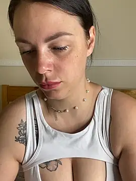 Snapshot of Lola_Hale chatting on June 21, 2026, 7:22 am Lola Hale online show from June 21, 2026, 7:22 am