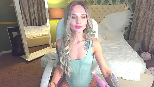 Snapshot of KiraGrayy chatting on March 8, 2025, 4:50 pm KiraGrayy online show from March 8, 2025, 4:50 pm