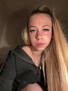Katherinabby33 online show from May 8, 2026, 9:20 pm