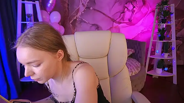 EmilySunshineS online show from February 18, 2026, 7:15 am