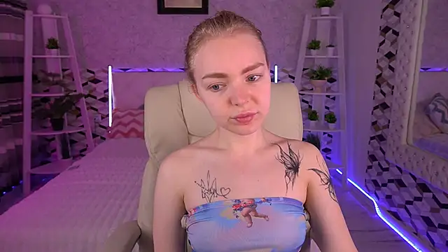 EmilySunshineS online show from April 19, 2026, 6:24 am