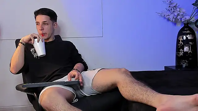 Adan rivas  online show from January 21, 2025, 11:24 pm