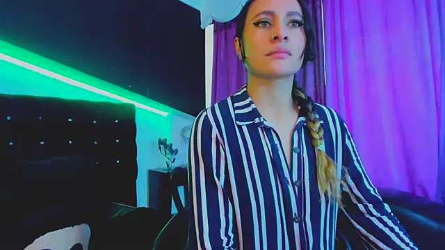 Snapshot of Coral_Gibson chatting on March 20, 2025, 12:22 pm Coral Gibson online show from March 20, 2025, 12:22 pm