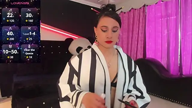 Snapshot of Coral_Gibson chatting on November 3, 2025, 1:23 pm Coral Gibson online show from November 3, 2025, 1:23 pm