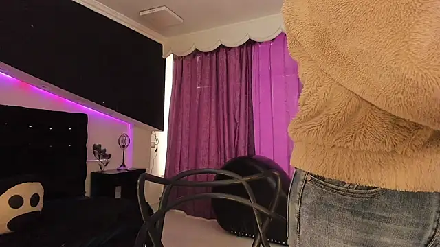 Coral Gibson online show from March 20, 2026, 12:21 pm