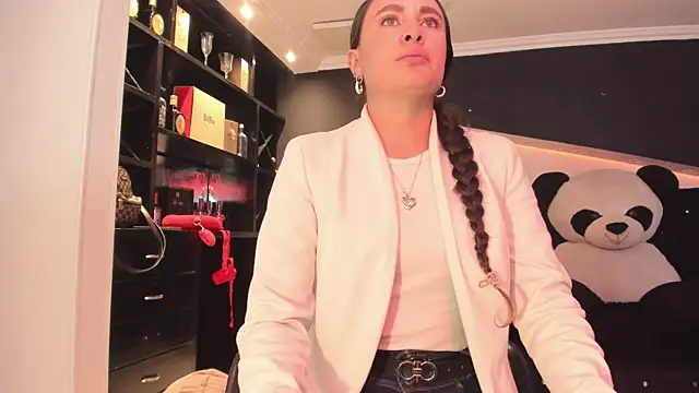 Coral Gibson online show from July 17, 2026, 2:24 pm