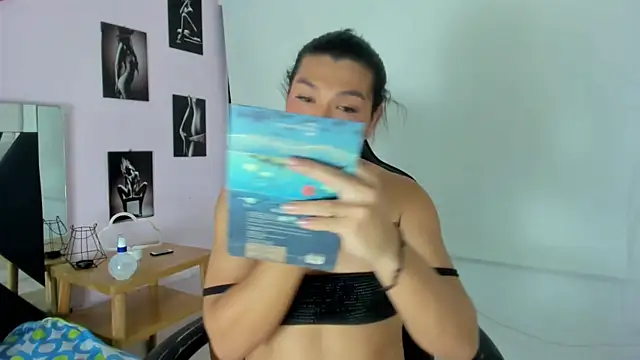 miavalentinaaa online show from December 12, 2024, 1:43 am