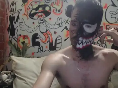 Snapshot of roystonee01 chatting on November 1, 2025, 1:40 am roystonee01 online show from November 1, 2025, 1:40 am