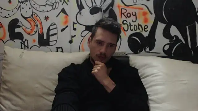 roystonee01 online show from January 6, 2026, 10:19 am