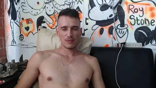 roystonee01 online show from February 17, 2026, 9:10 pm