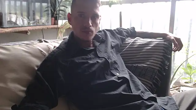 roystonee01 online show from February 23, 2026, 5:54 pm