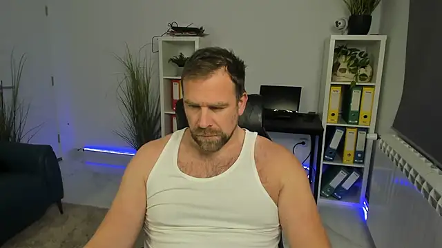 Snapshot of John-E-Dough chatting on November 27, 2025, 6:15 am John-E-Dough online show from November 27, 2025, 6:15 am