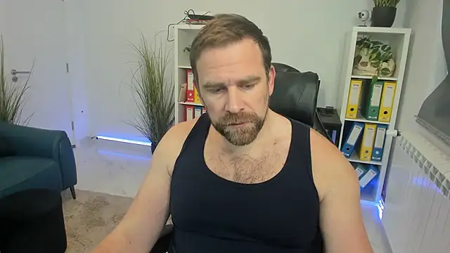 Snapshot of John-E-Dough chatting on December 2, 2025, 8:52 am John-E-Dough online show from December 2, 2025, 8:52 am