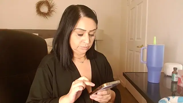 AlyssiaAmoreXO online show from October 29, 2025, 4:42 pm