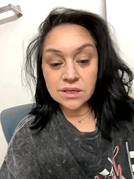 AlyssiaAmoreXO online show from December 3, 2025, 1:20 pm