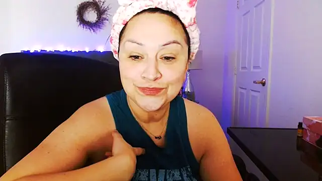 AlyssiaAmoreXO online show from July 9, 2026, 4:22 pm