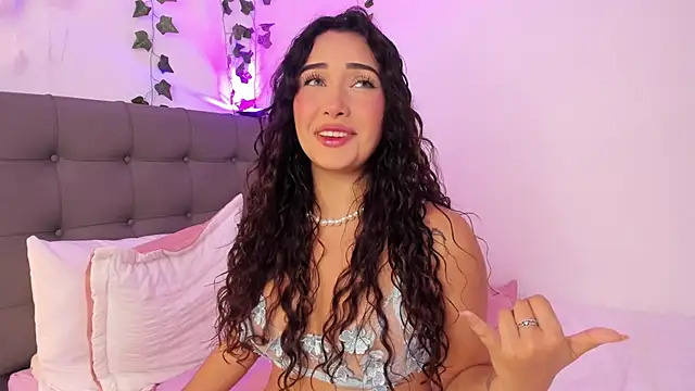 Snapshot of charlotte_james0 chatting on March 3, 2025, 1:31 am charlotte james0 online show from March 3, 2025, 1:31 am