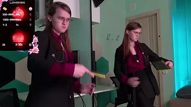 YukoFanee online show from November 18, 2025, 8:13 pm