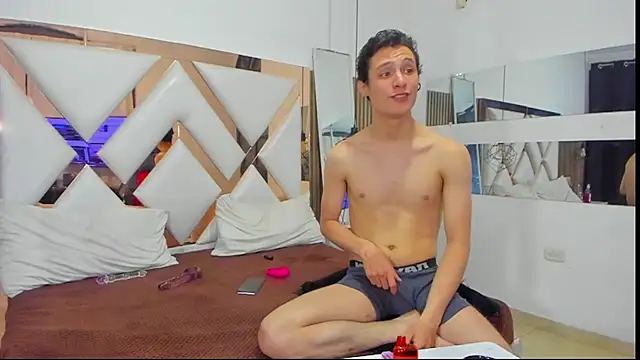 LIZandDante online show from December 30, 2024, 3:14 am