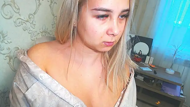 DolphinDreams online show from January 18, 2026, 10:52 am