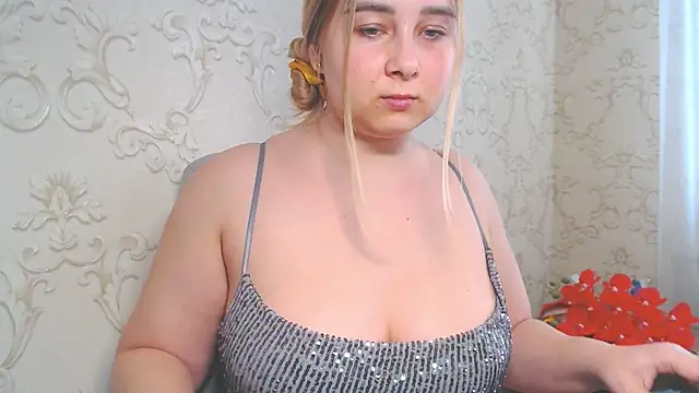 Snapshot of DolphinDreams chatting on June 14, 2026, 11:23 am DolphinDreams online show from June 14, 2026, 11:23 am