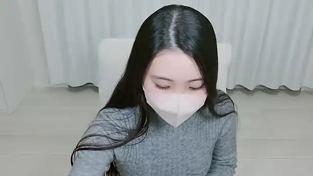 Snapshot of yuki_room chatting on October 3, 2025, 2:36 pm yuki room online show from October 3, 2025, 2:36 pm