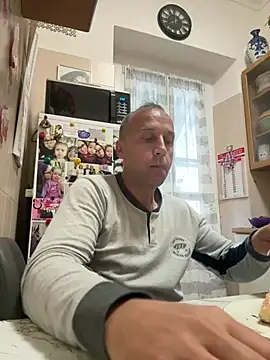 Lecatore80 online show from April 19, 2026, 6:02 am