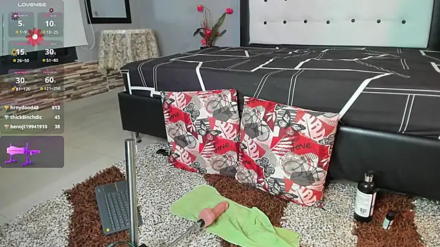 valeria hurtado online show from December 18, 2024, 5:04 am