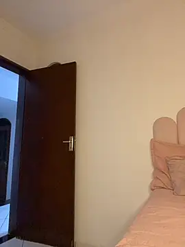 cleolimahot3 online show from November 30, 2025, 10:25 pm