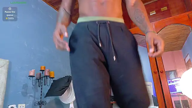 Snapshot of Iker_bigdick chatting on December 2, 2025, 7:31 pm Iker bigdick online show from December 2, 2025, 7:31 pm