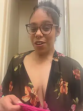 Snapshot of Princess_Desirae chatting on April 11, 2026, 3:44 am Princess Desirae online show from April 11, 2026, 3:44 am