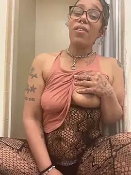 Snapshot of Princess_Desirae chatting on May 12, 2026, 6:21 am Princess Desirae online show from May 12, 2026, 6:21 am