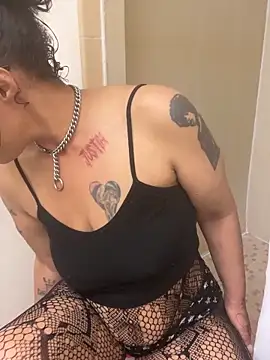 Snapshot of Princess_Desirae chatting on May 20, 2026, 6:19 am Princess Desirae online show from May 20, 2026, 6:19 am