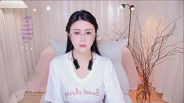Snapshot of Daisy7_11 chatting on April 3, 2026, 2:37 pm Daisy7 11 online show from April 3, 2026, 2:37 pm