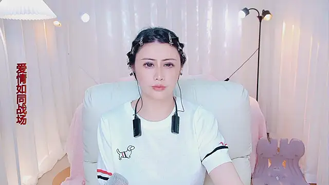 Snapshot of Daisy7_11 chatting on April 28, 2026, 11:37 am Daisy7 11 online show from April 28, 2026, 11:37 am