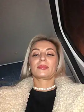 Diamond Bunny  online show from January 3, 2025, 3:33 pm