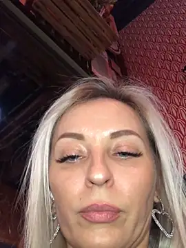 Diamond Bunny  online show from January 8, 2025, 4:11 pm