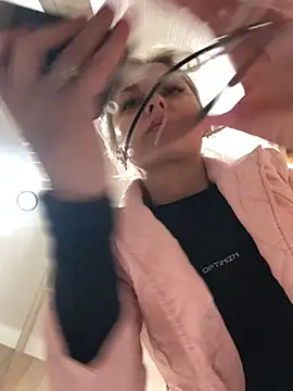 Diamond Bunny  online show from January 23, 2025, 4:04 pm