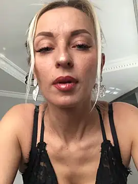 Diamond Bunny  online show from February 4, 2025, 9:49 am